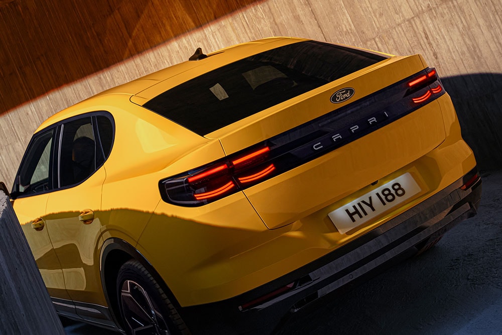 Gros plan sur les feux arrière de la nouvelle Ford Capri® inspirés du modèle Capri d'origine.