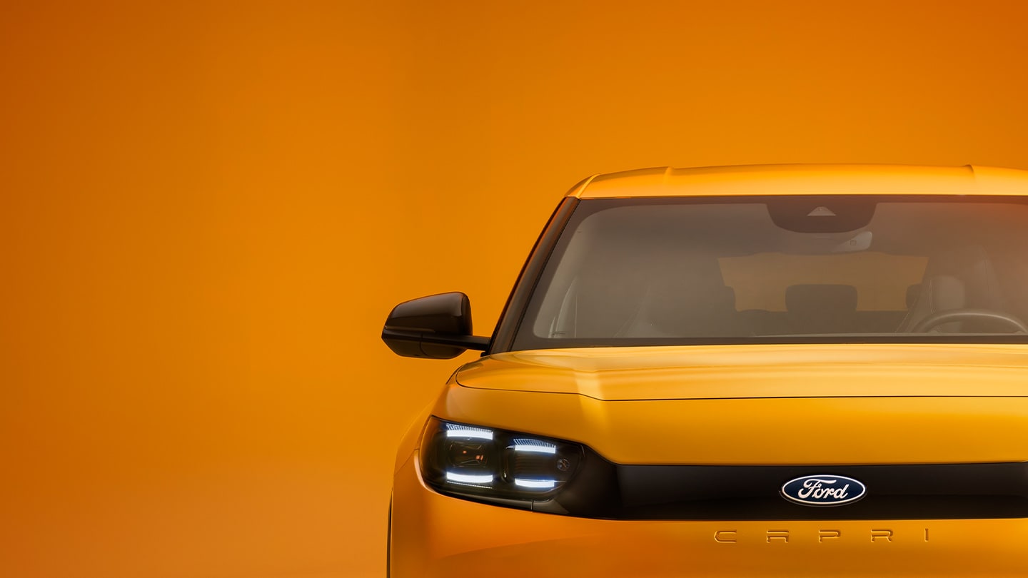 Vue de face de la nouvelle Ford Capri® jaune.